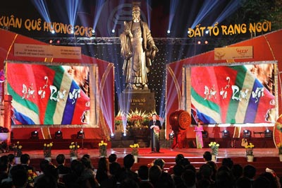 В Ханое прошла программа «Весна на Родине» для вьетнамских эмигрантов